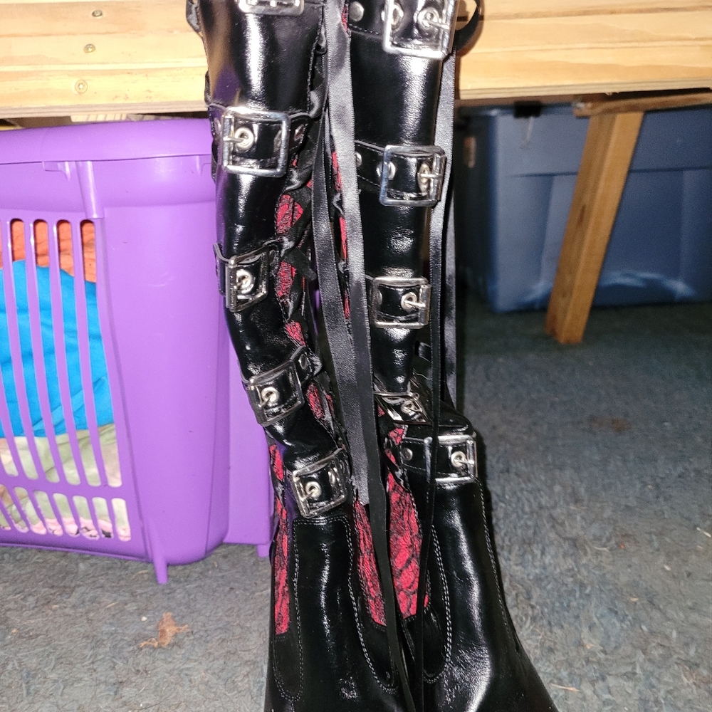 I have  2 pair of boots 👢 1 9 and 1 9/in a half - Picture 4 of 4